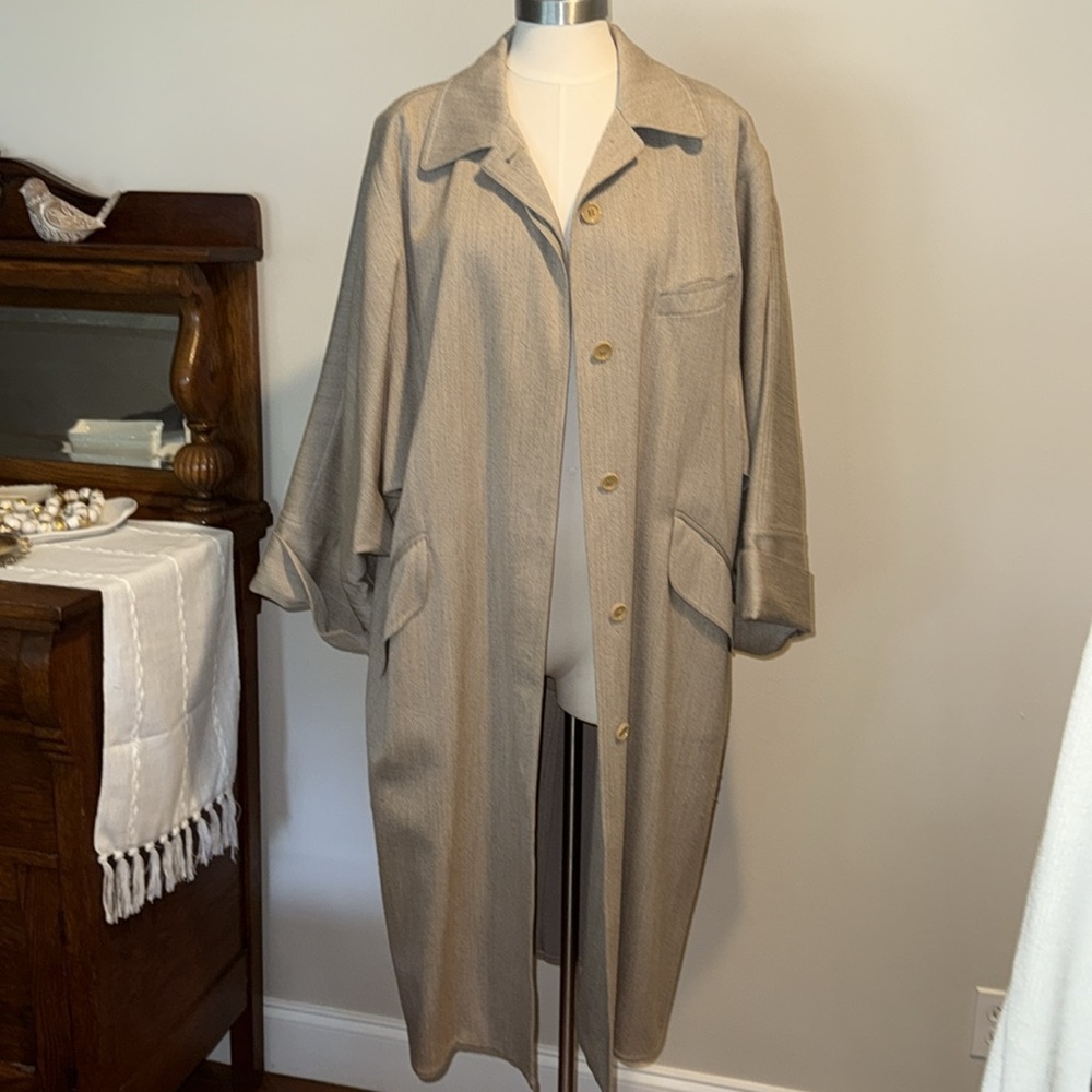Luciano Soprani Light Brown Trench Coat. 100% Lana Wool. P2P 23” Length 46.5”.